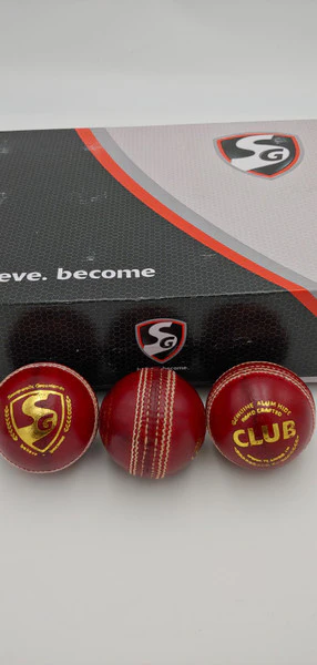 SG Club Cricket Ball - RED - Senior Size (Pack of 1) - Image 8
