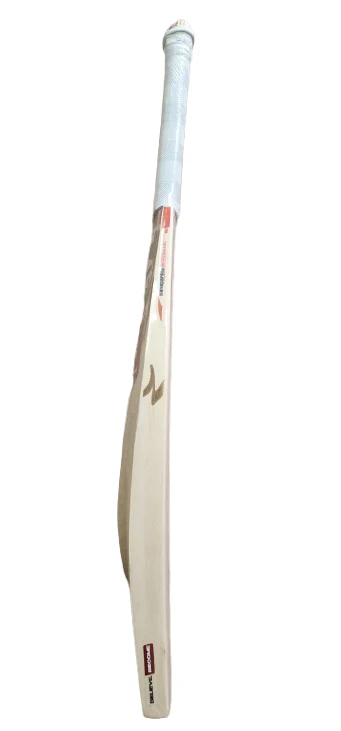 SG RP Ultimate Cricket Bat 2026 - Image 2